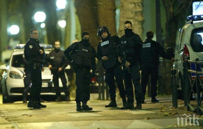 ЕКСКЛУЗИВНО В ПИК! Уникално видео показа как мъже нападат автобус в Париж с викове Аллах Акбар (снимка и видео)