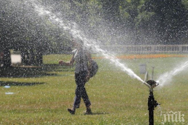 НОВ МОР ПРЕЗ УИКЕНДА! Живакът скача до 34 градуса - летни бури и градушки само следобед