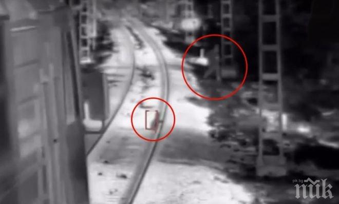 Спасиха 3-годишно дете секунди преди да го блъсне влак (ВИДЕО)