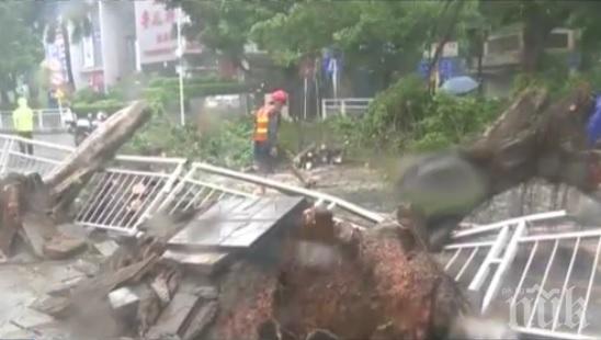 ​Тихоокеанският тайфун Нида удари Южен Китай (СНИМКА)
