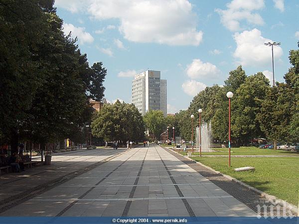 Чиновниците в Перник се уредиха със сиеста