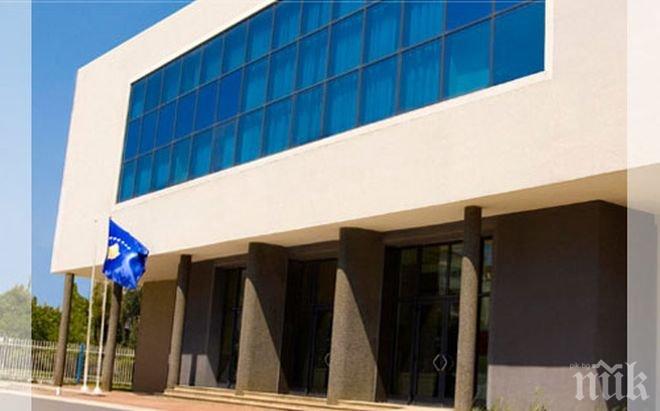 Хвърлиха бомба в косовския парламент