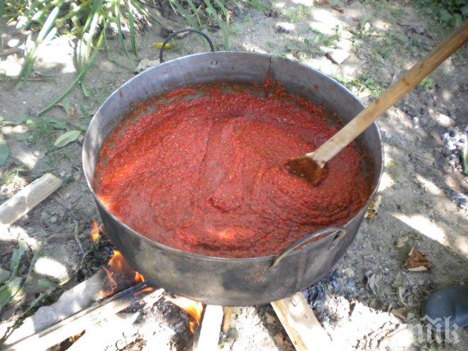 Одрусват 500 000 всеки, който вари буркани пред блока