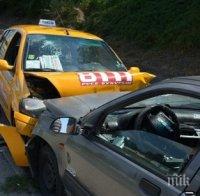 Кола удари челно такси в Русе! Ранени са две деца на 12 и 15 години