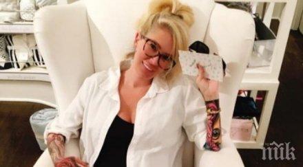 кралицата порното чака трето дете