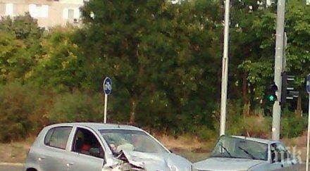 две коли размазаха хисаря