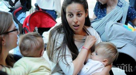 майки кърмят бебетата летния театър бургас