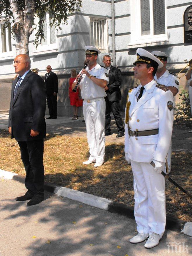 Премиерът Бойко Борисов пристигна във ВВМУ „Н.Й. Вапцаров”