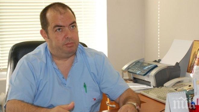 Политици по бански: Доц. Димитър Шишков лови октоподи в Гърция