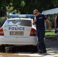 Полицаи газят законите, влязоха с патрулка в пешеходна зона, за да си купят сладолед (СНИМКИ)