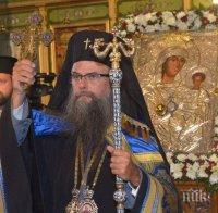 Вяра! Дядо Николай носи чудотворна икона срещу бездетие в Хасково