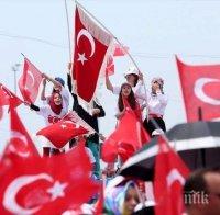 Български политик подкрепи Ердоган на митинга в Истанбул (СНИМКИ)