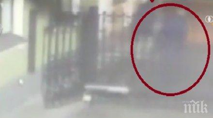 пълни кретени крадци похитиха огромна статуя известен скулптор москва пропуснаха дебнат камери видео