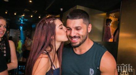 фики стораро колекционира сутиени