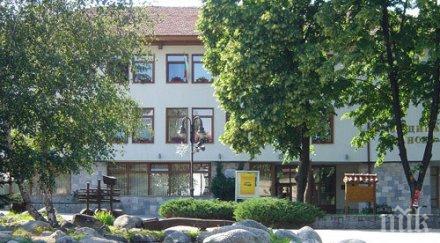 вдигат летен театър банско