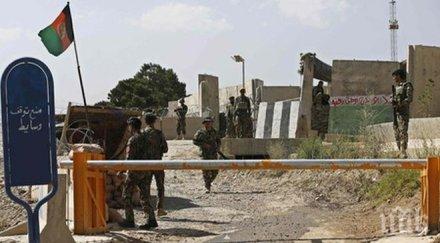 афганистан били отвлечени един австралийски един американски професор