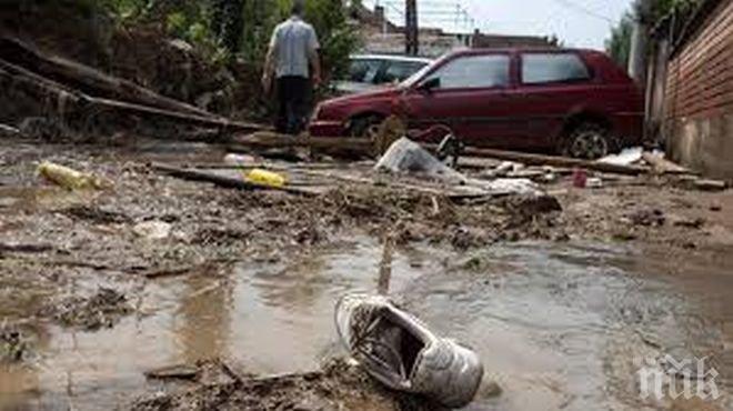 Ужасът в Македония: Единствената помощ за някои пострадали от наводненията е от... България