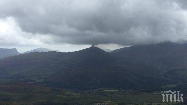 Хеликоптер на Кралските ВВС се разби в Уелс, триметрови пламъци се вдигнаха до небето (СНИМКА)