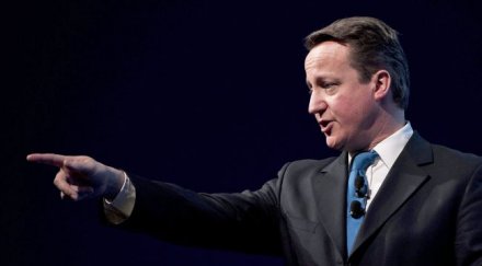 говорителят дейвид камерън призна режат нашенци социални жилища