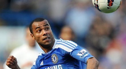 бандити забъркаха ашли коул кражба бижута