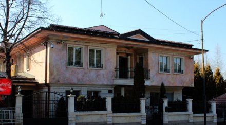 жената брендо заключи дома пазена гардове снимки