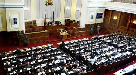 парламентът гласува последно лобистки закони