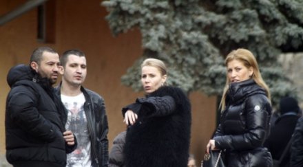 похитителите лара свързали майка