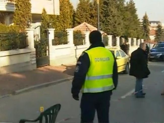 Простреляният охранител е 36-годишния Борислав Ценов