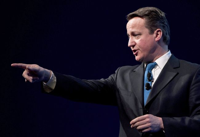 Говорителят на Дейвид Камерън призна, че режат нашенци за социални жилища