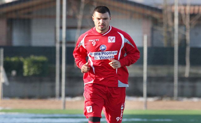 Божинов и Виченца се провалиха в опашкарско дерби