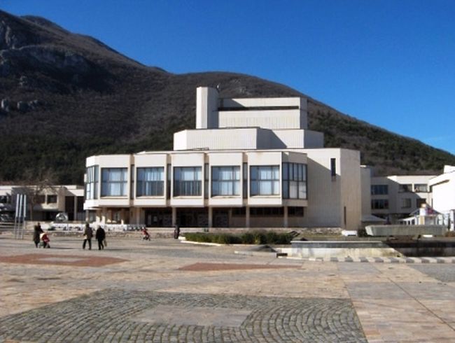 И актьорите се вдигат на протести