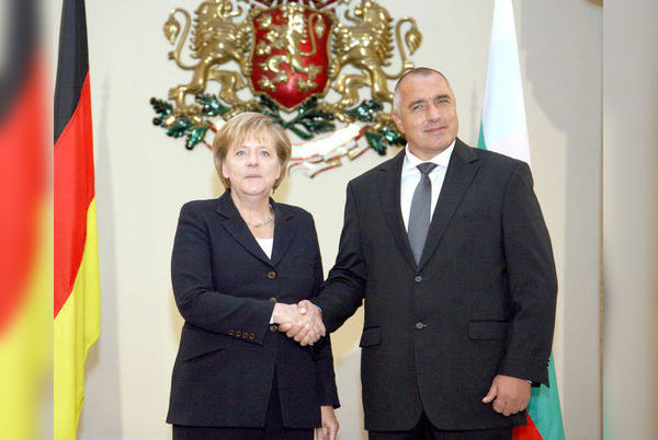 Комерсант: Дори на легло, българският премиер не убеди Ангела Меркел за Шенген