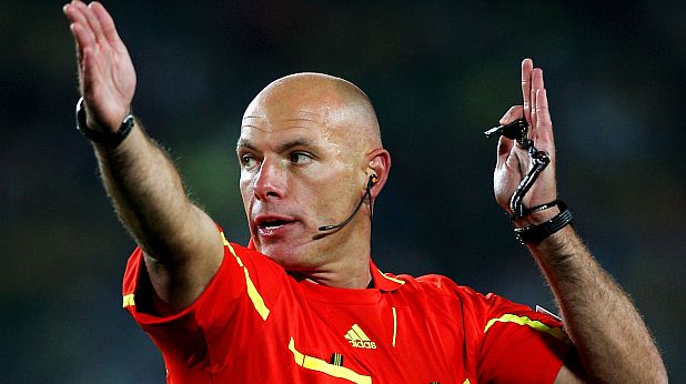 Хауърд Уеб ще свири Юнайтед - Челси за ФА Къп