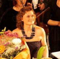 НОВИ РАЗКРИТИЯ! Бежанци нападнали примата ни в Австрия, искали да ѝ отмъкнат чантата