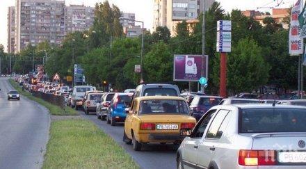 жегата километрични колони затапиха пътя пловдив смолян снимки