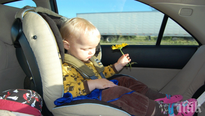 ПЪЛЕН АБСУРД! Таксито с детска седалка - само със заявка от предния ден