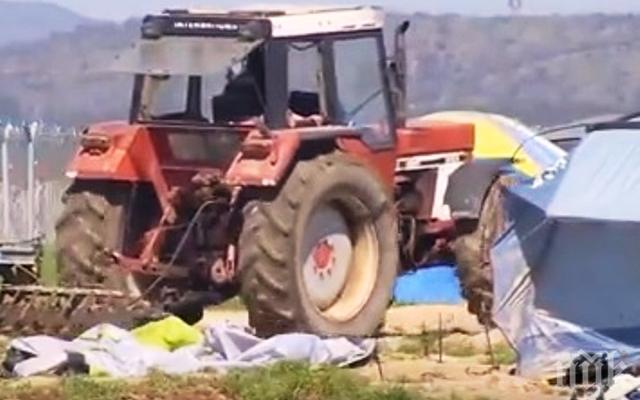 Фермер ще гази крадливи роми с трактора