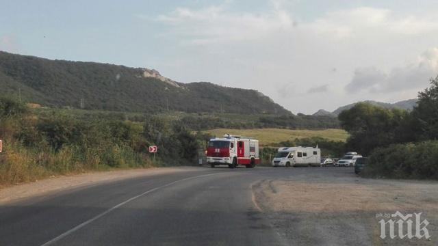Страшна катастрофа в Крим: Пътнически автобус падна в пропаст, има жертви, деца са в критично състояние (ВИДЕО)