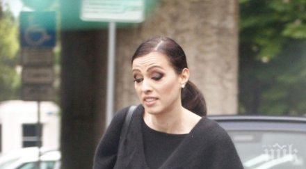 пик ретро виктория петрова мачка ринга новинарката тренира часа дневно бокс