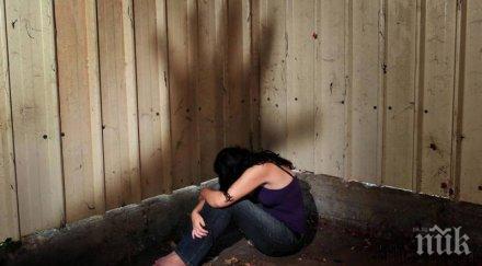 ужасяващо видеозаписи групови изнасилвания жени продават топъл хляб