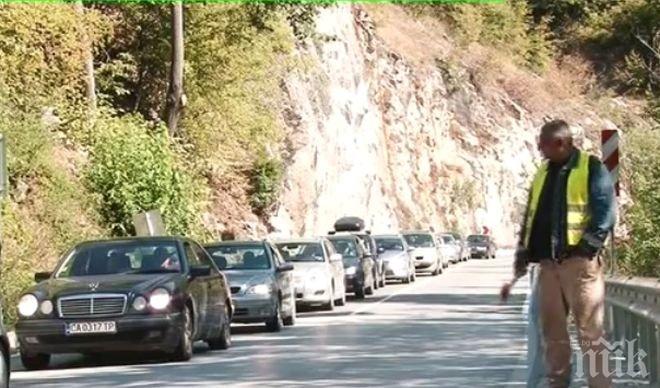 Засилен трафик към Бачковския манастир