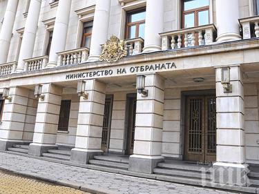 Мъж се опита да запали знамето на НАТО пред военното министерство