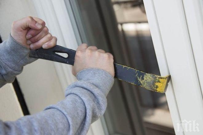 Удар! Изгладнял крадец откри 23 бона във фризер

