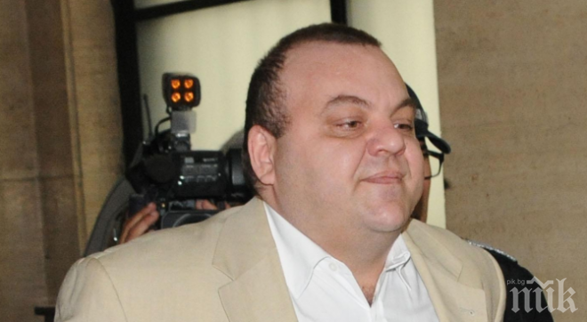 Бащата на убитата Яна беснее: Чеци е на курорт