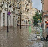 Потоп в Москва! Градът плувна във фекалии - канализацията бълва нечистотии (СНИМКИ И ВИДЕО)