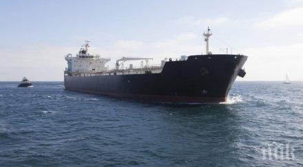пирати отвлякоха танкер петрол 400 хил долара