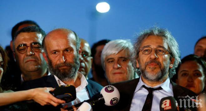 Метлата в Турция вилнее: шефът на опозиционния Джумхюриет хвърли оставка, напуска Турция