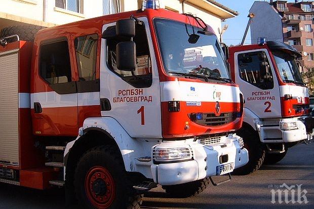 ОГНЕН АД В БЛАГОЕВГРАД! Гараж горя в центъра