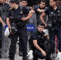 Още две хиляди полицейски служители са уволнени в Турция