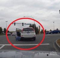 Шокиращо ВИДЕО! Време е да се откажеш от шофирането, когато собствената ти кола те прегази